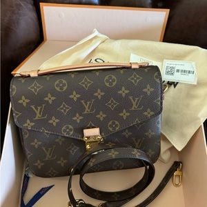 Authentic Louis Vuitton pochette Métis in monogram
